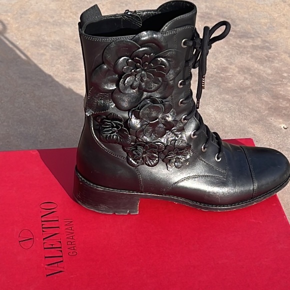 VALENTINO FLOWER COMBAT MOTO BOOTS BLACK 8 - Picture 3 of 14